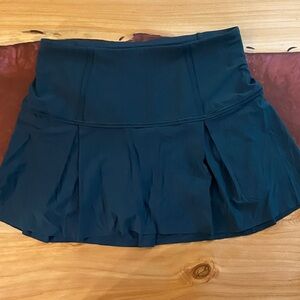 Lululemon EUC Storm Teal tennis skirt Size 4